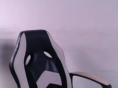 Snapshot of CloeStron chatting on 26, 11, 2025 CloeStron online show from 26, 11, 2025