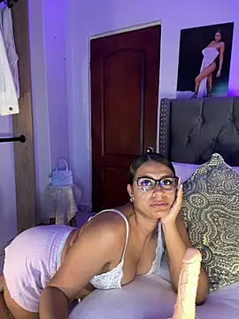 Snapshot of ema_zoe chatting on 21, 7, 2026 ema zoe online show from 21, 7, 2026