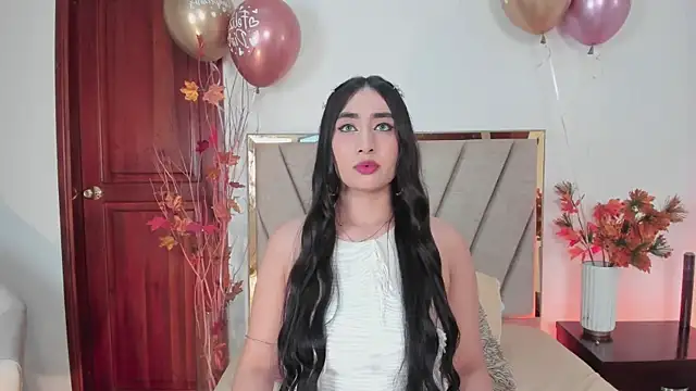 Snapshot of SerenaAveline chatting on 7, 10, 2025 SerenaAveline online show from 7, 10, 2025