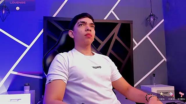 Snapshot of Eryonbradley chatting on 10, 10, 2025 Eryonbradley online show from 10, 10, 2025