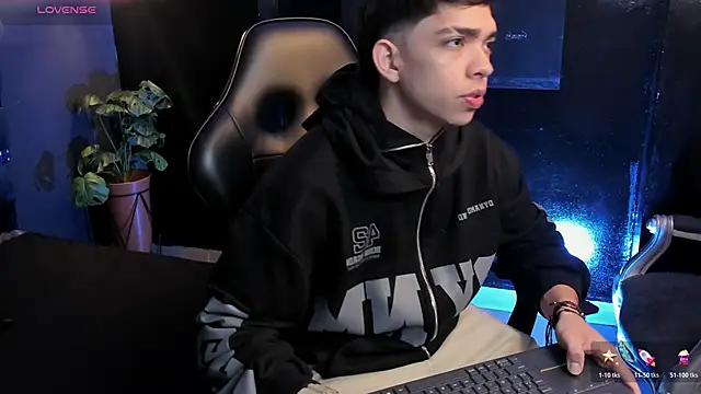 Snapshot of Eryonbradley chatting on 7, 11, 2025 Eryonbradley online show from 7, 11, 2025