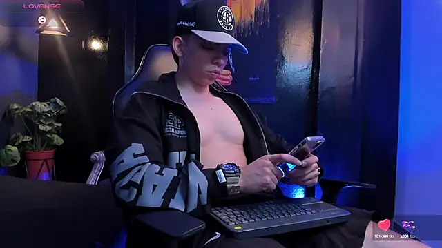 Snapshot of Eryonbradley chatting on 8, 10, 2025 Eryonbradley online show from 8, 10, 2025