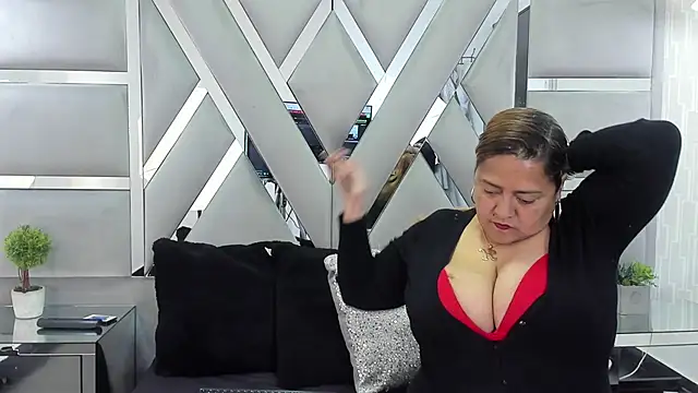 MonzerratBoyer online show from 17, 4, 2026