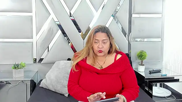 MonzerratBoyer online show from 18, 4, 2026