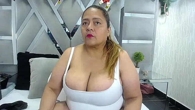 MonzerratBoyer online show from 14, 1, 2026