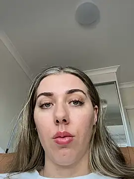 Snapshot of louiseberkeley chatting on 1, 4, 2026 louiseberkeley online show from 1, 4, 2026