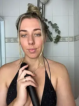 Snapshot of louiseberkeley chatting on 16, 5, 2026 louiseberkeley online show from 16, 5, 2026