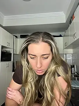 Snapshot of louiseberkeley chatting on 4, 6, 2026 louiseberkeley online show from 4, 6, 2026