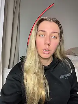 Snapshot of louiseberkeley chatting on 2, 6, 2026 louiseberkeley online show from 2, 6, 2026