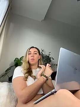 Snapshot of louiseberkeley chatting on 12, 5, 2026 louiseberkeley online show from 12, 5, 2026