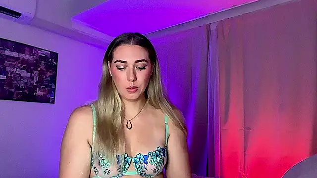 Snapshot of louiseberkeley chatting on 22, 2, 2026 louiseberkeley online show from 22, 2, 2026