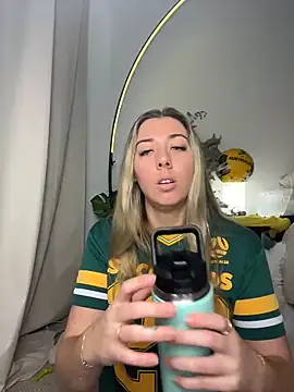 Snapshot of louiseberkeley chatting on 17, 6, 2026 louiseberkeley online show from 17, 6, 2026
