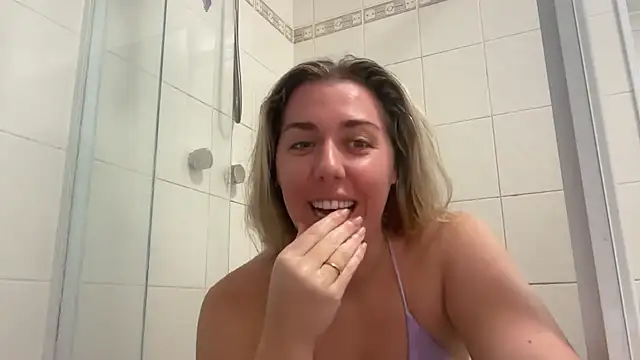 Snapshot of louiseberkeley chatting on 17, 12, 2025 louiseberkeley online show from 17, 12, 2025