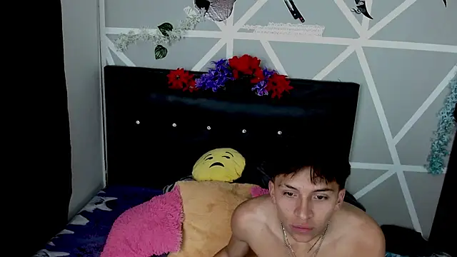 COZY7COUPLE online show from 3, 10, 2025