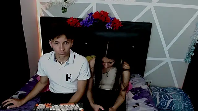 COZY7COUPLE online show from 2, 10, 2025