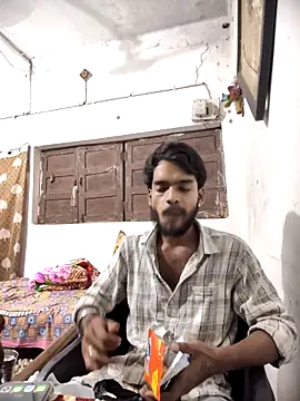 yashuuuu021 online show from 4, 10, 2025
