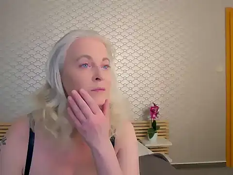 Snapshot of Anais_Janson chatting on 7, 5, 2026 Anais Janson online show from 7, 5, 2026