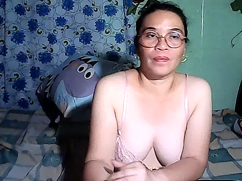 Snapshot of Adeline05 chatting on 12, 4, 2026 Adeline05 online show from 12, 4, 2026