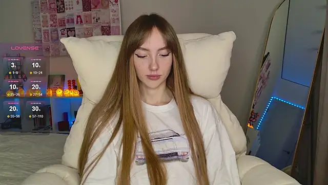 Snapshot of Lunainnk chatting on 15, 10, 2025 Lunainnk online show from 15, 10, 2025