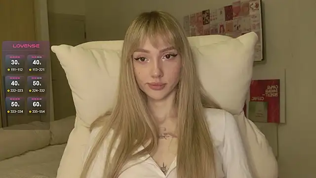 Snapshot of Lunainnk chatting on 5, 3, 2026 Lunainnk online show from 5, 3, 2026