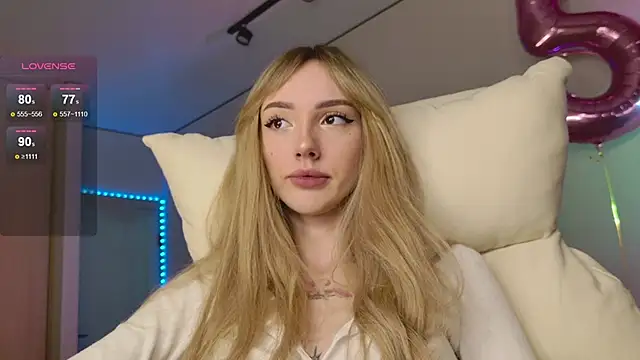 Snapshot of Lunainnk chatting on 17, 11, 2025 Lunainnk online show from 17, 11, 2025