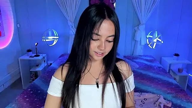 Lara Rouss  online show from 7, 10, 2025