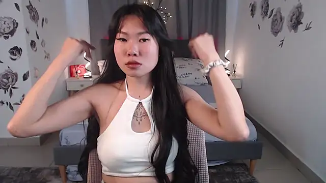 Snapshot of LunaPurrr chatting on 27, 10, 2025 LunaPurrr online show from 27, 10, 2025