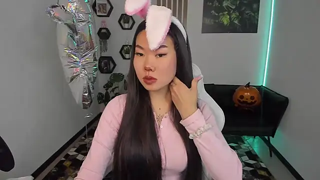 Snapshot of LunaPurrr chatting on 28, 10, 2025 LunaPurrr online show from 28, 10, 2025