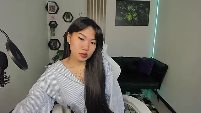 Snapshot of LunaPurrr chatting on 23, 10, 2025 LunaPurrr online show from 23, 10, 2025