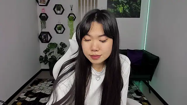 Snapshot of LunaPurrr chatting on 15, 11, 2025 LunaPurrr online show from 15, 11, 2025