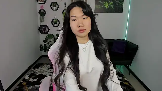 Snapshot of LunaPurrr chatting on 28, 11, 2025 LunaPurrr online show from 28, 11, 2025