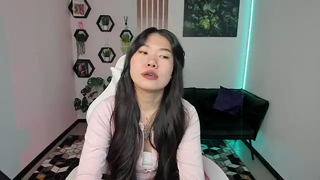 Snapshot of LunaPurrr chatting on 17, 11, 2025 LunaPurrr online show from 17, 11, 2025