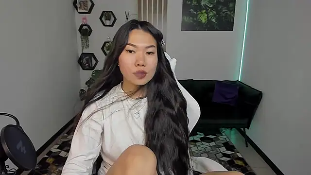 Snapshot of LunaPurrr chatting on 11, 11, 2025 LunaPurrr online show from 11, 11, 2025