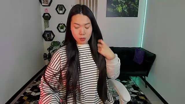 Snapshot of LunaPurrr chatting on 20, 11, 2025 LunaPurrr online show from 20, 11, 2025