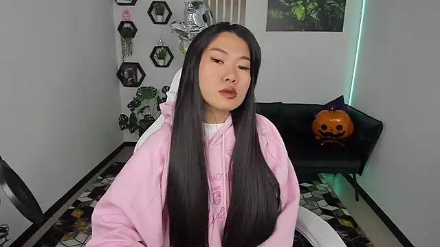 Snapshot of LunaPurrr chatting on 31, 10, 2025 LunaPurrr online show from 31, 10, 2025