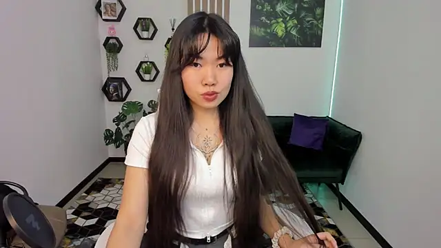 Snapshot of LunaPurrr chatting on 14, 11, 2025 LunaPurrr online show from 14, 11, 2025