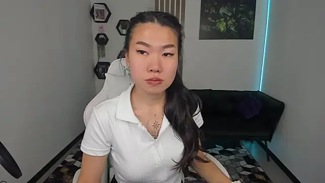 Snapshot of LunaPurrr chatting on 18, 10, 2025 LunaPurrr online show from 18, 10, 2025