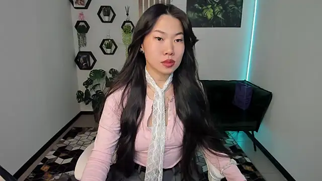 Snapshot of LunaPurrr chatting on 18, 11, 2025 LunaPurrr online show from 18, 11, 2025