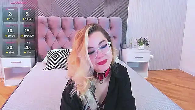 Snapshot of PrincessSlay chatting on 20, 10, 2025 PrincessSlay online show from 20, 10, 2025