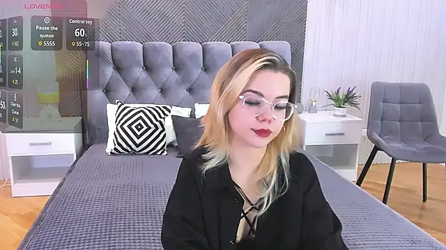 Snapshot of PrincessSlay chatting on 23, 10, 2025 PrincessSlay online show from 23, 10, 2025