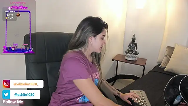 MiaVillalobos online show from 21, 10, 2025