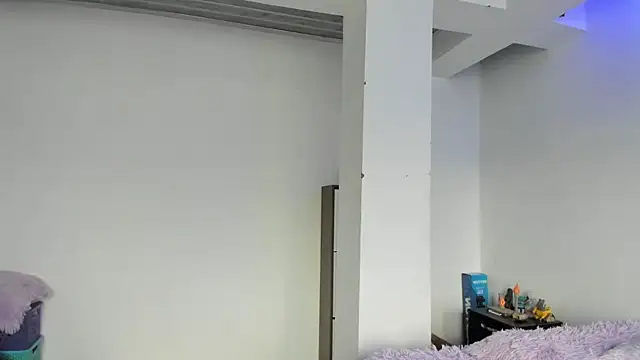 MiaVillalobos online show from 12, 11, 2025