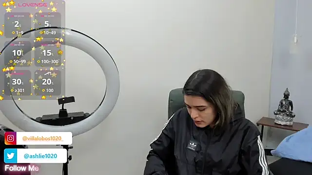 MiaVillalobos online show from 28, 10, 2025