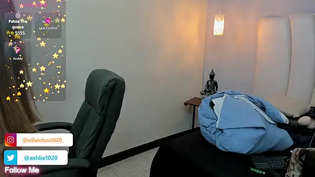 MiaVillalobos online show from 26, 10, 2025