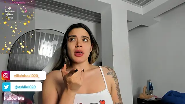 MiaVillalobos online show from 10, 4, 2026