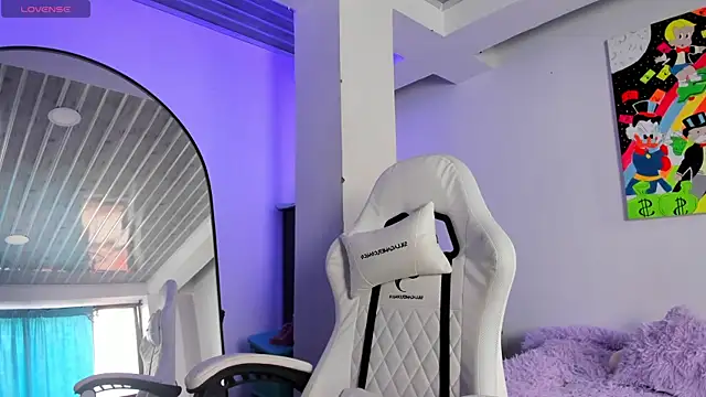 MiaVillalobos online show from 22, 4, 2026