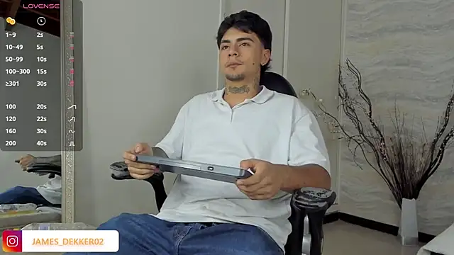 Snapshot of JamesDeker chatting on 21, 10, 2025 JamesDeker online show from 21, 10, 2025