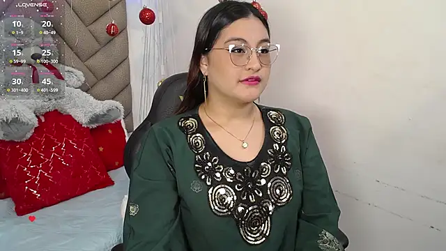 Snapshot of heluejamil chatting on 1, 12, 2025 heluejamil online show from 1, 12, 2025