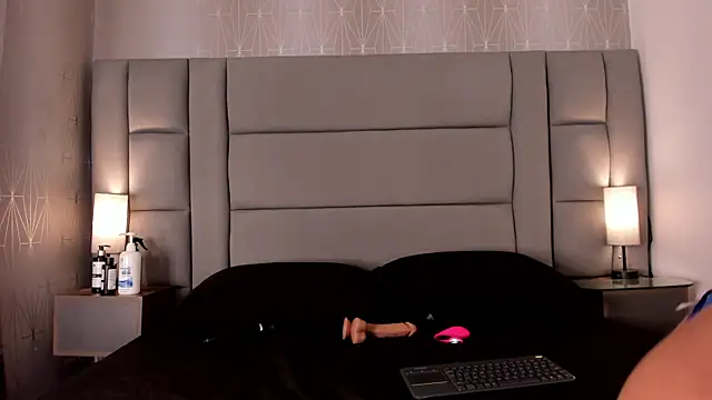 Mia-Medina online show from 19, 12, 2025