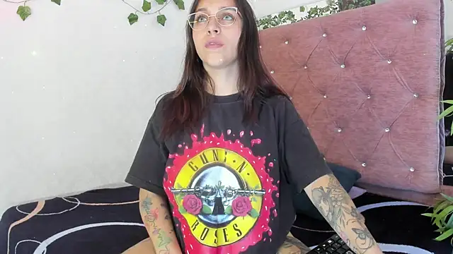 Snapshot of JulianaCarter chatting on 23, 4, 2026 JulianaCarter online show from 23, 4, 2026